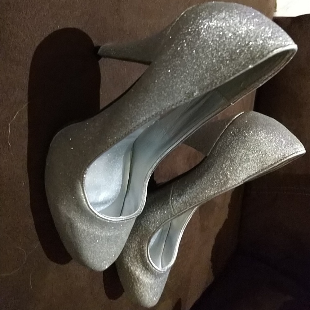 Shoes - Picture 2 of 3